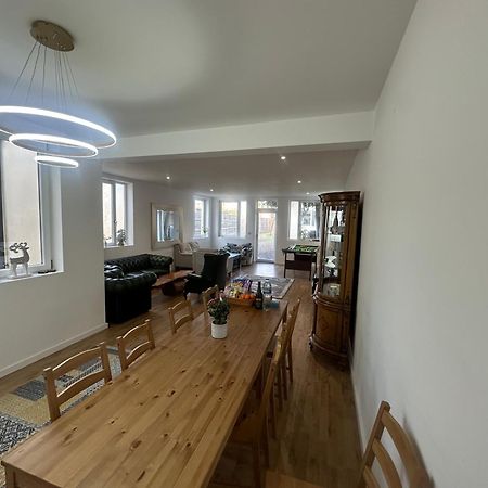 North London A Spacious 7 Bedroom House Accommodating Up To 18 People Complete With Own Gym And Table Tennis Eksteriør billede