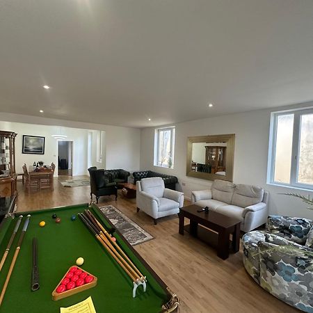 North London A Spacious 7 Bedroom House Accommodating Up To 18 People Complete With Own Gym And Table Tennis Eksteriør billede