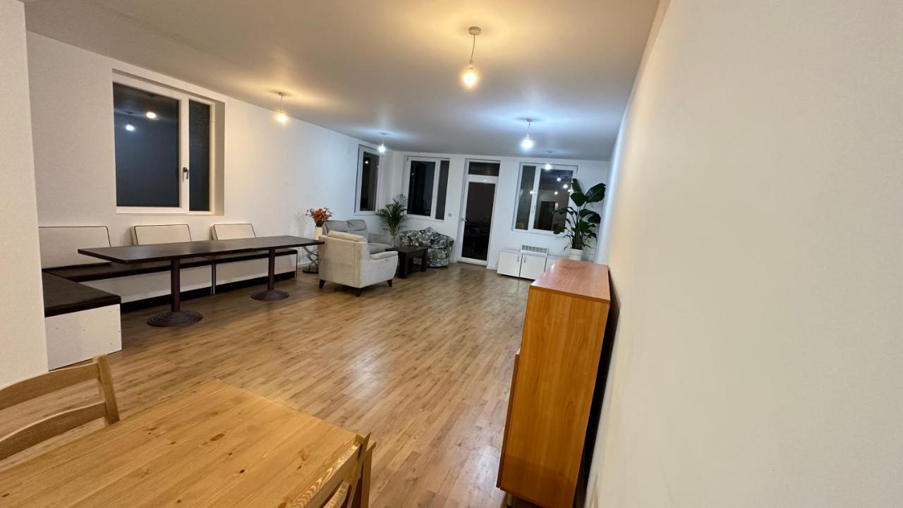 North London A Spacious 7 Bedroom House Accommodating Up To 18 People Complete With Own Gym And Table Tennis Eksteriør billede