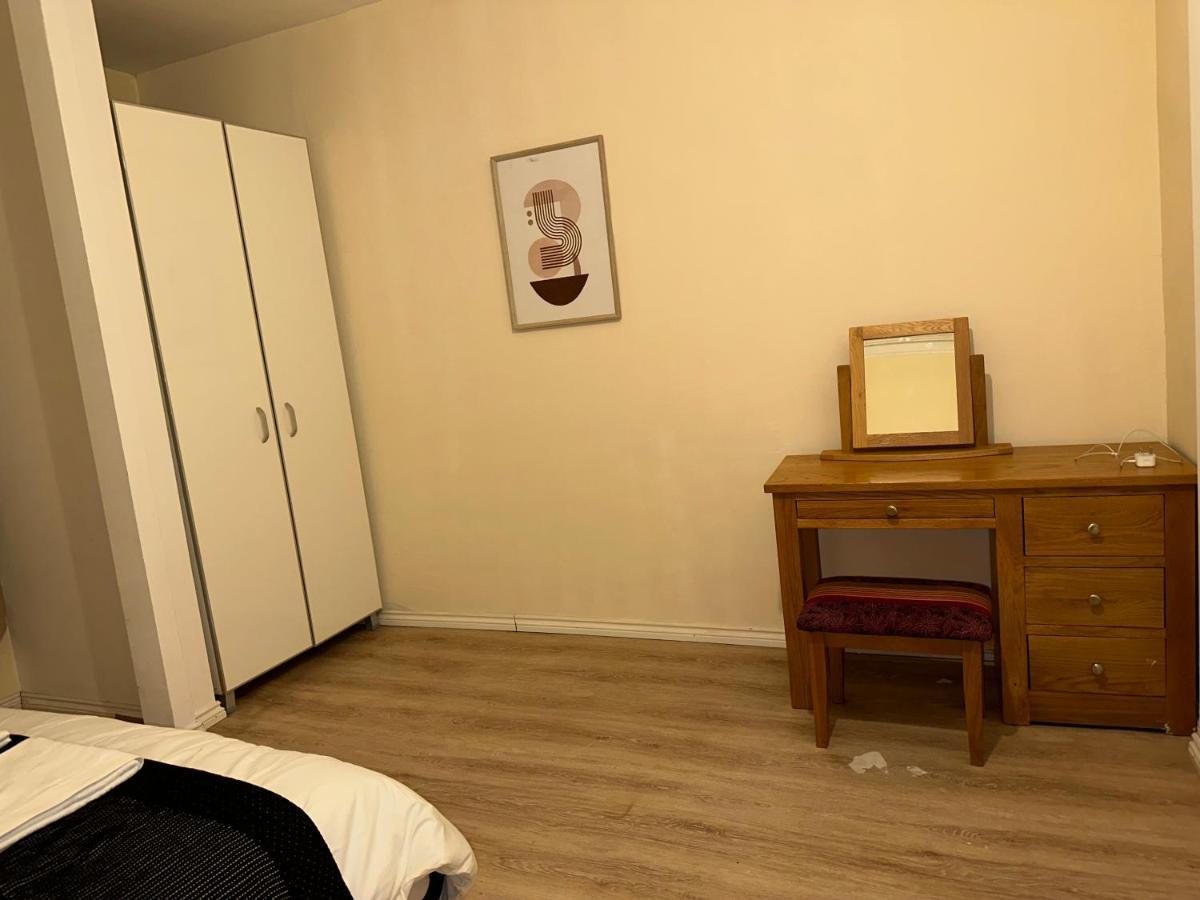 North London A Spacious 7 Bedroom House Accommodating Up To 18 People Complete With Own Gym And Table Tennis Eksteriør billede