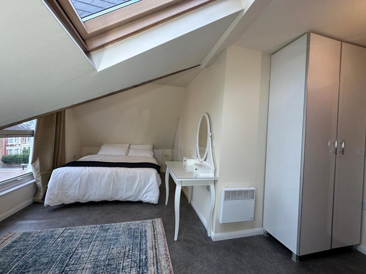 North London A Spacious 7 Bedroom House Accommodating Up To 18 People Complete With Own Gym And Table Tennis Eksteriør billede
