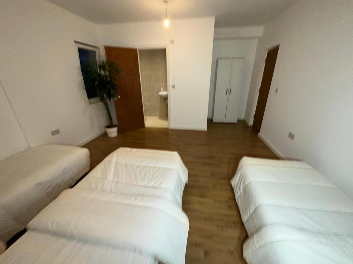 North London A Spacious 7 Bedroom House Accommodating Up To 18 People Complete With Own Gym And Table Tennis Eksteriør billede