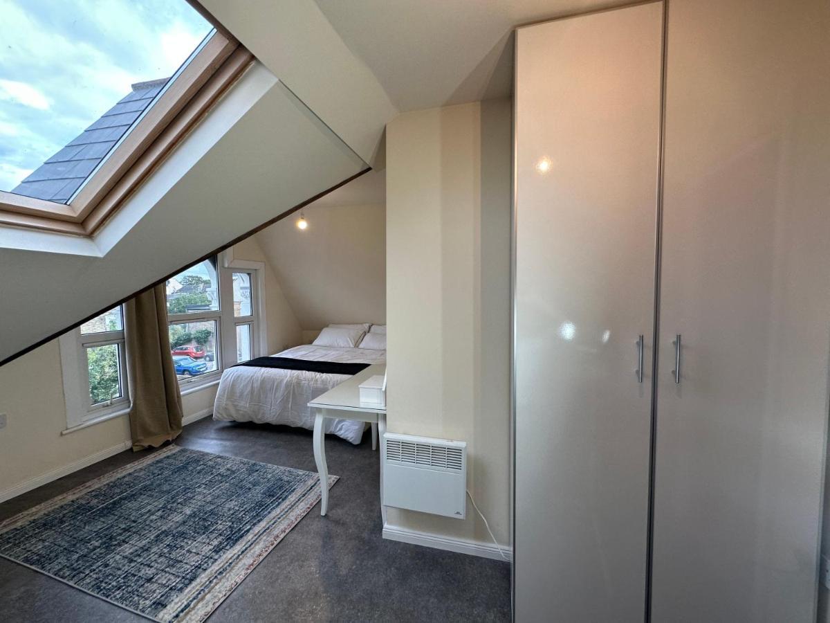 North London A Spacious 7 Bedroom House Accommodating Up To 18 People Complete With Own Gym And Table Tennis Eksteriør billede