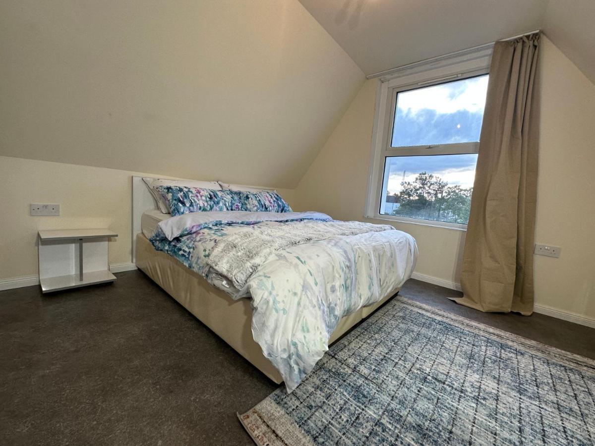 North London A Spacious 7 Bedroom House Accommodating Up To 18 People Complete With Own Gym And Table Tennis Eksteriør billede