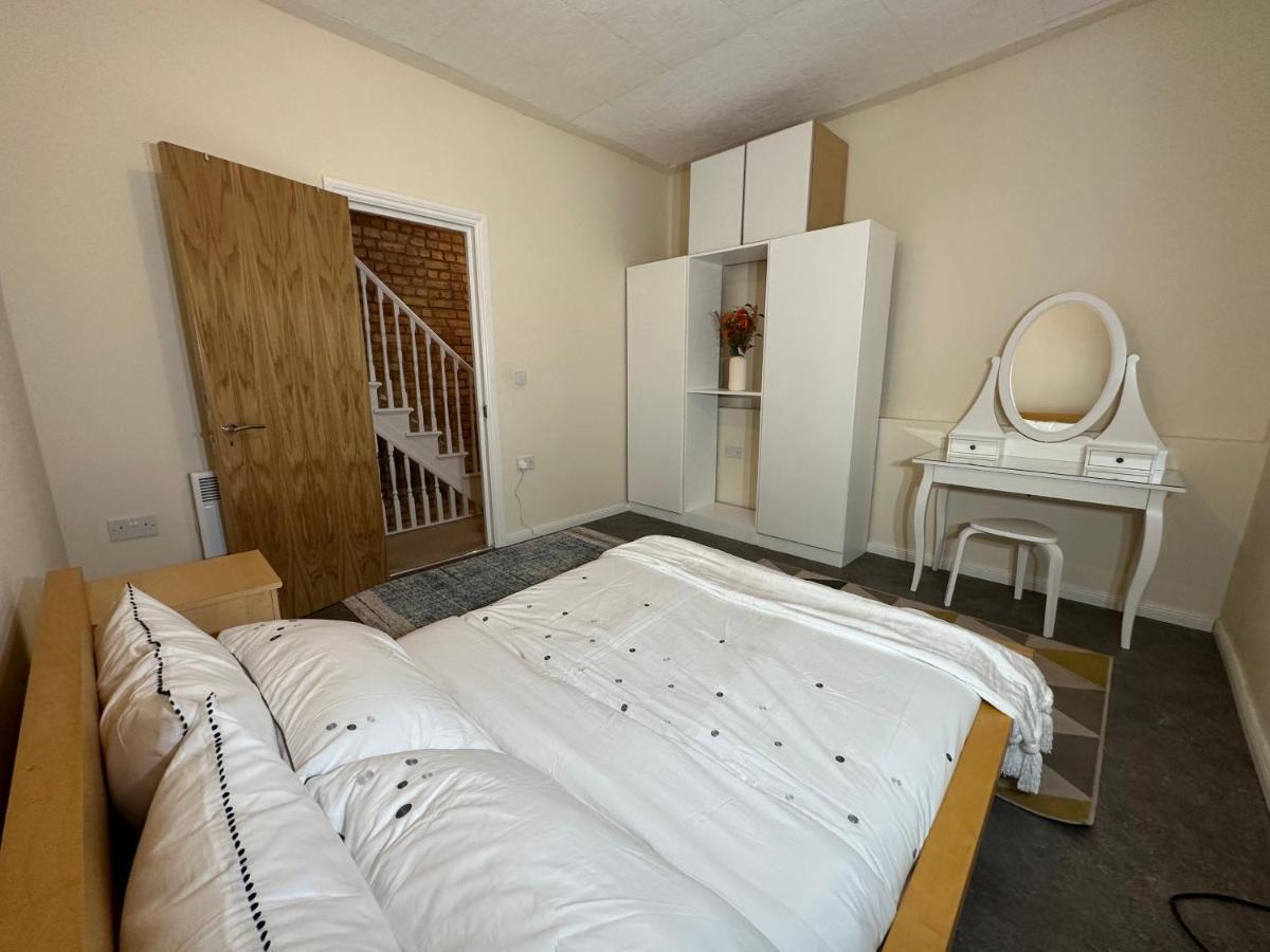 North London A Spacious 7 Bedroom House Accommodating Up To 18 People Complete With Own Gym And Table Tennis Eksteriør billede