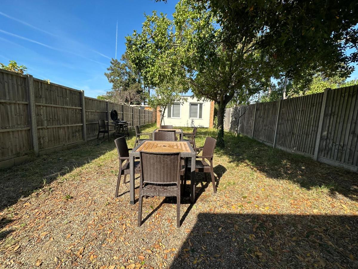 North London A Spacious 7 Bedroom House Accommodating Up To 18 People Complete With Own Gym And Table Tennis Eksteriør billede