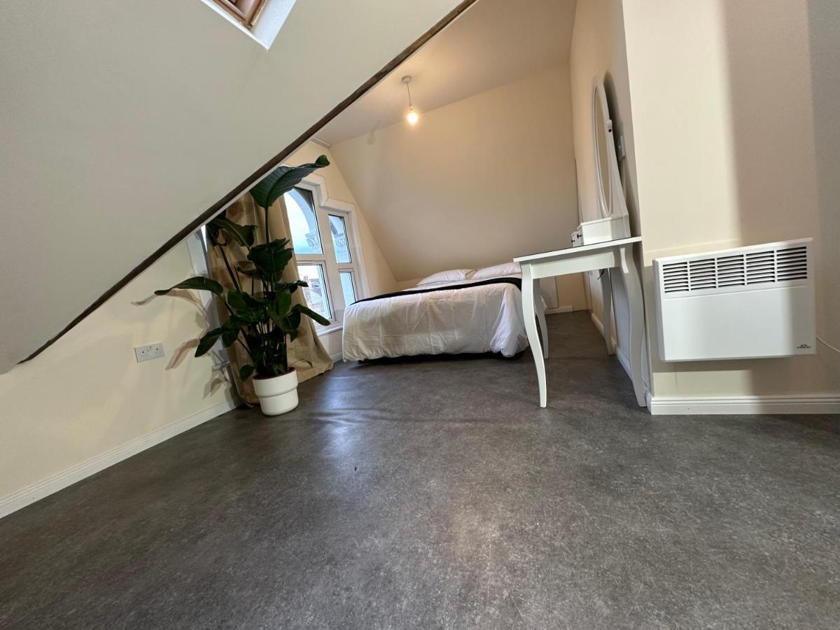 North London A Spacious 7 Bedroom House Accommodating Up To 18 People Complete With Own Gym And Table Tennis Eksteriør billede