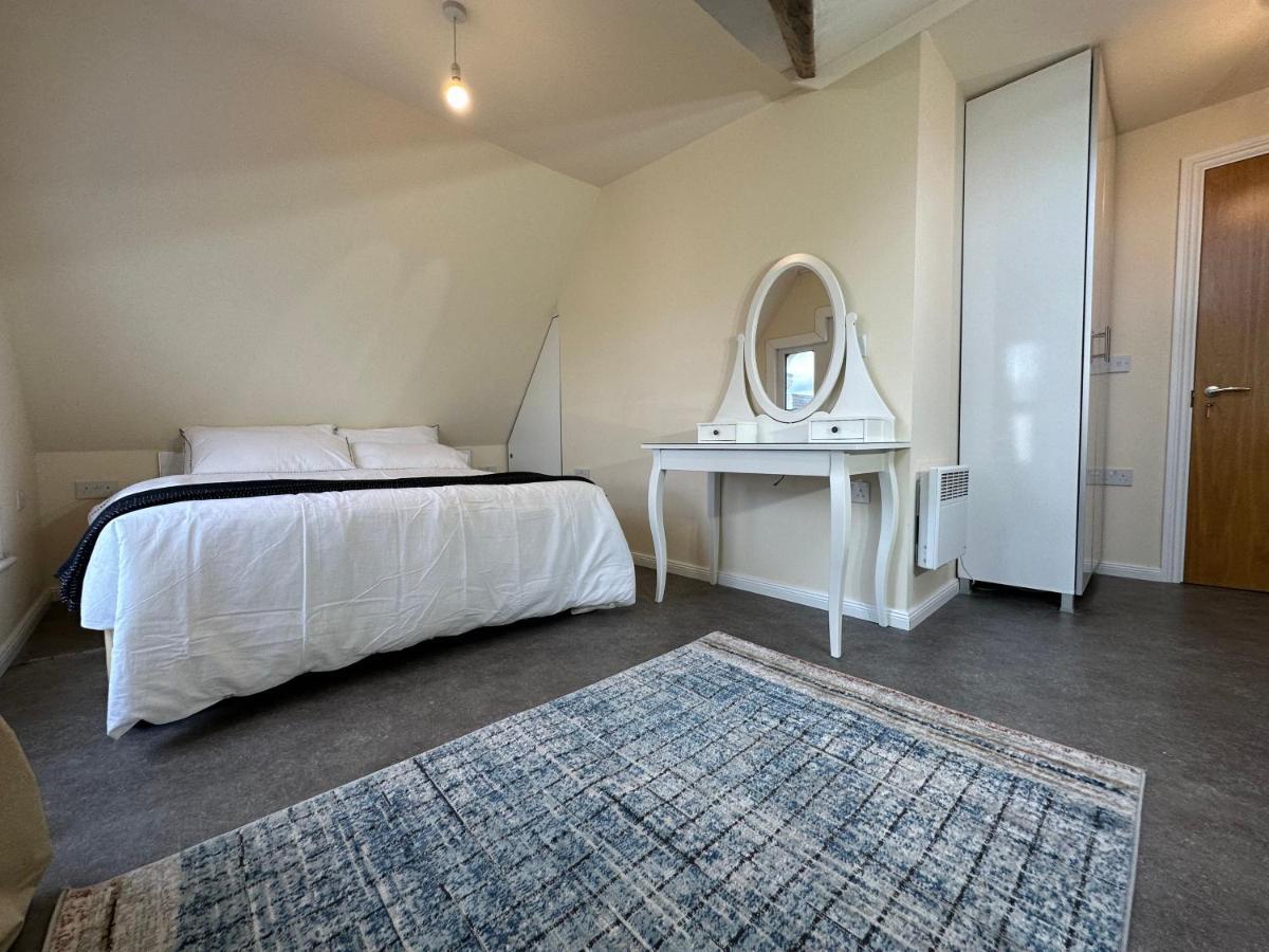 North London A Spacious 7 Bedroom House Accommodating Up To 18 People Complete With Own Gym And Table Tennis Eksteriør billede