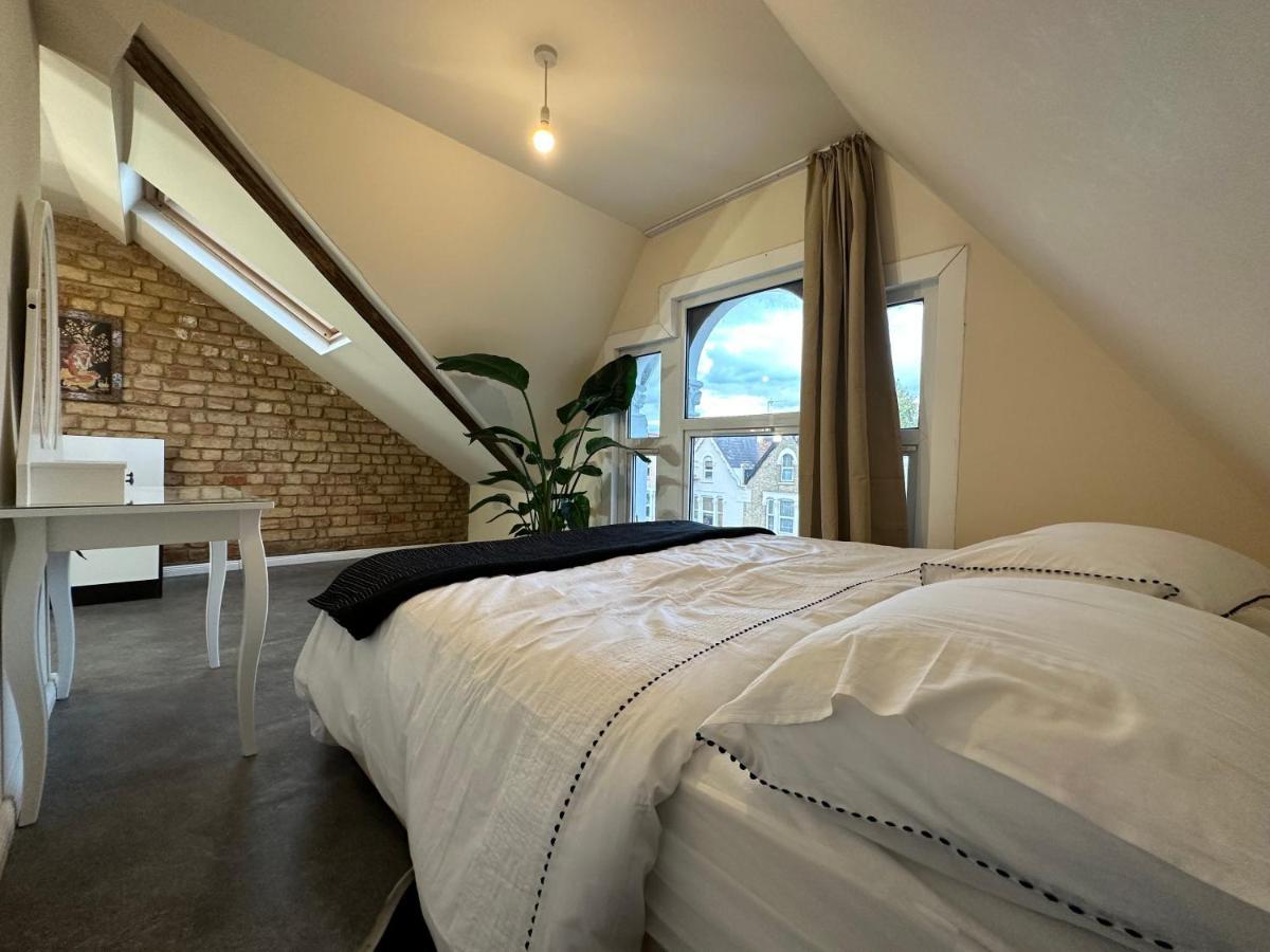 North London A Spacious 7 Bedroom House Accommodating Up To 18 People Complete With Own Gym And Table Tennis Eksteriør billede