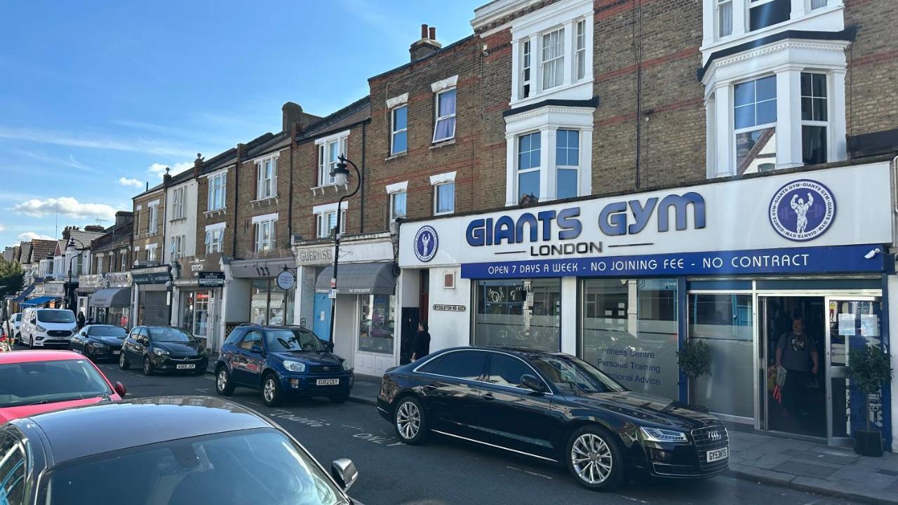 North London A Spacious 7 Bedroom House Accommodating Up To 18 People Complete With Own Gym And Table Tennis Eksteriør billede