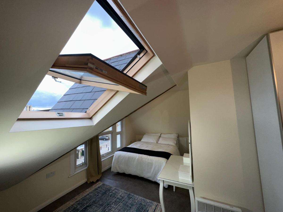 North London A Spacious 7 Bedroom House Accommodating Up To 18 People Complete With Own Gym And Table Tennis Eksteriør billede