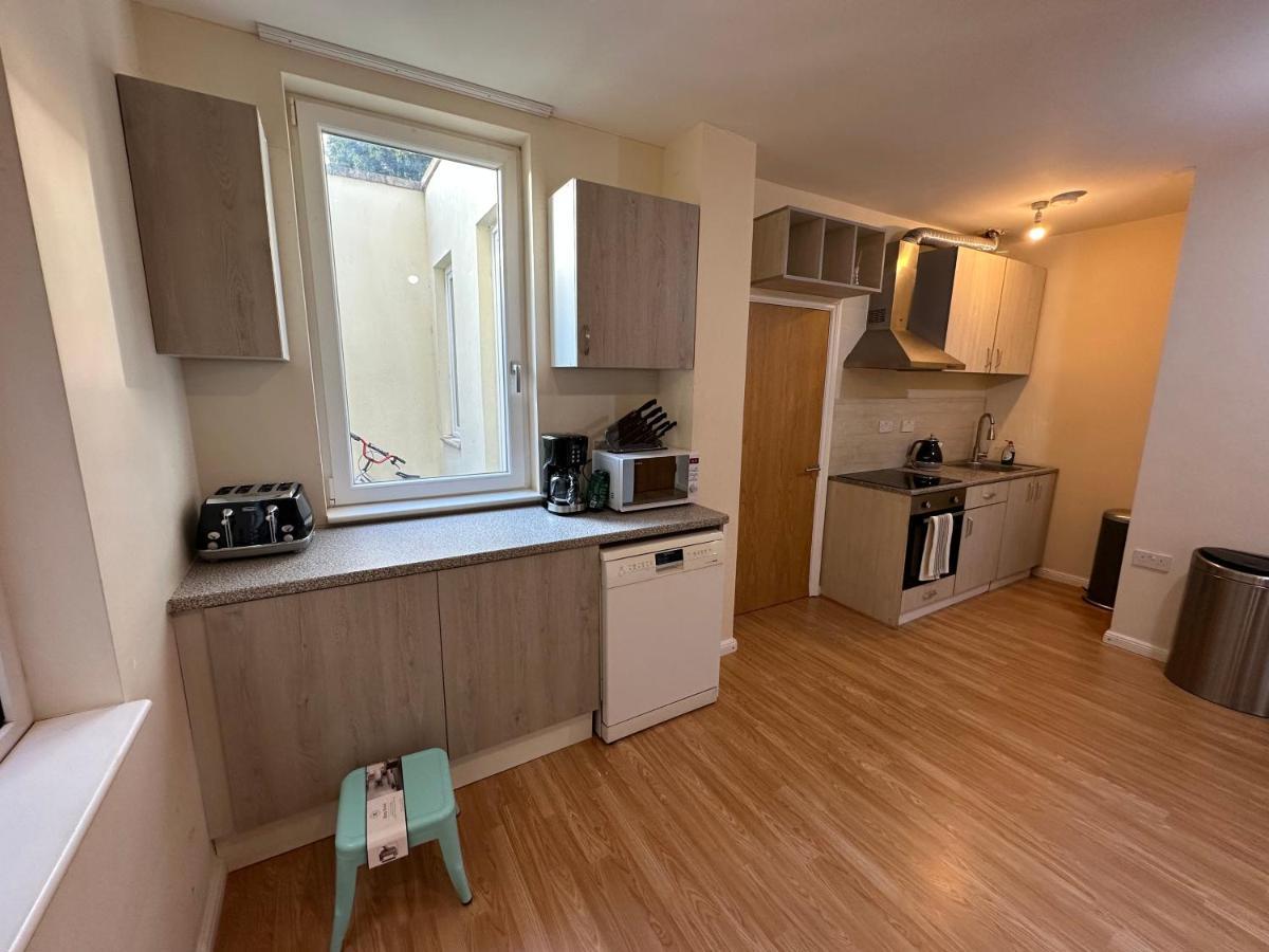 North London A Spacious 7 Bedroom House Accommodating Up To 18 People Complete With Own Gym And Table Tennis Eksteriør billede