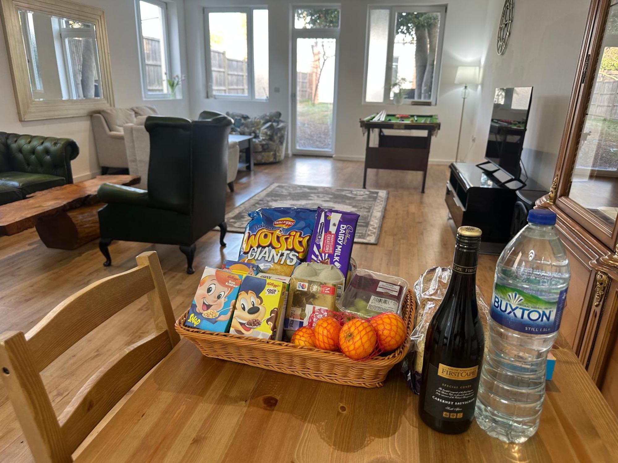 North London A Spacious 7 Bedroom House Accommodating Up To 18 People Complete With Own Gym And Table Tennis Eksteriør billede